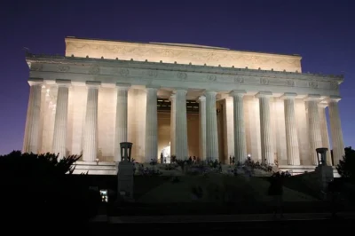 Feel the city’s stories come alive on a small-group washington dc moonlight tour. see the lincoln memorial, u.s. capitol, and more with hotel pickup included.