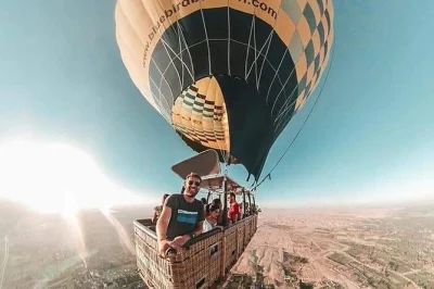 Disfruta un paseo en globo al amanecer sobre luxor, explora el valle de los reyes, karnak y el templo de luxor con un guía egiptólogo. incluye recogida en hotel y almuerzo.