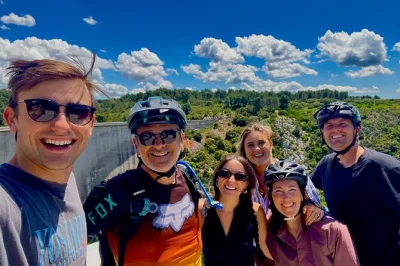 Aix-en-provence, montagne sainte-victoire, e-bike-tour mit guide: folge cézannes spuren, genieße panorama, helm und wasser inklusive – echtes provence-erlebnis!