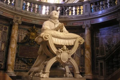 Step inside rome’s vatican basilicas, see holy doors open for jubilee, and hear stories from a local guide. includes transfers and small group for comfort.