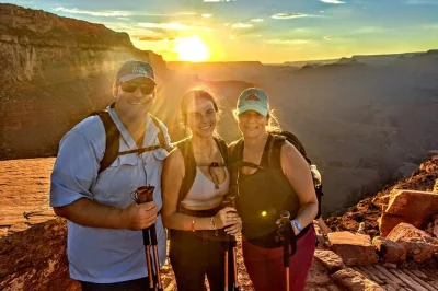 Scopri il grand canyon con un'escursione privata sul south kaibab, guida locale, pranzo fresco sul sentiero e tutta l’attrezzatura inclusa. pick-up dal tuo hotel nel nord arizona.
