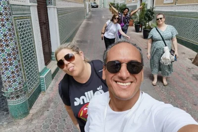 Erlebe rabat bei einem privaten tagesausflug ab casablanca mit lokalem guide, schlendere durch die kasbah, besuche den hassan-turm und entspanne am marina salé. inklusive abholung.