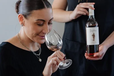 Hunter valley, vinícolas famosas, degustação de vinhos raros, almoço com harmonização e sabores artesanais de queijo e chocolate.