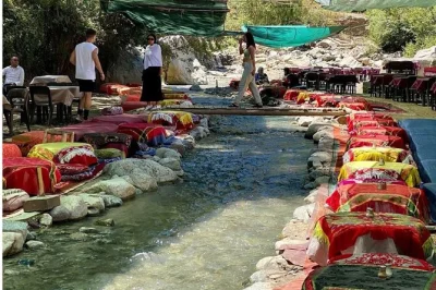 Quittez marrakech pour une journée dans l’atlas, balade jusqu’aux cascades de setti fatma, thé à la menthe chez l’habitant berbère et déjeuner au bord de la rivière. prise en charge inclus