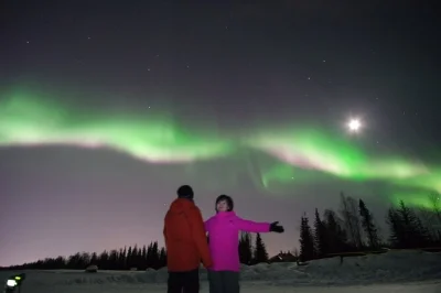 Vive la emoción de perseguir la aurora boreal cerca de fairbanks, con recogida en hotel y fotos gratis incluidas. guía local, seguimiento en tiempo real, sin paradas fijas—solo la magia de la noch