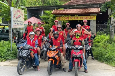 Scopri il ha giang loop in moto in 2 giorni, attraversa il passo ma pi leng, visita villaggi etnici, gusta piatti locali e riposa in camera privata con pick-up incluso.