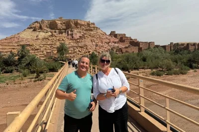 Découvrez les montagnes de l’atlas, traversez le col de tizi-n'tichka, visitez les studios de cinéma d’ouarzazate et flânez dans la kasbah d’ait ben haddou avec un guide local—transfert pri