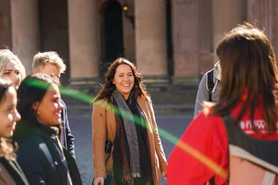 Descubra o melhor do chocolate belga em bruxelas com um tour de degustação pela grand place, galerias reais e lojas artesanais. inclui provas, guia local e ponto de encontro fácil.