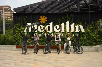 Feel medellin’s rhythm on a guided bike tour—ride quiet parks, taste local snacks, and take in city views. includes bicycle, helmet, and refreshments.