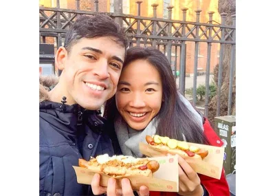 Pedala tra i quartieri di copenaghen, assaggia hotdog danesi, birre artigianali e dolci tipici. bicicletta e guida locale inclusi per un pomeriggio rilassante.