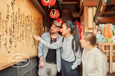 Scopri osaka a piedi con una guida locale: visita il castello di osaka, le luci al neon di dotonbori e i vicoli nascosti. pickup in hotel incluso.