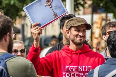 Descubra bruges com guia particular, explore ruas medievais, ouça histórias locais e visite o belfry, beguinage e o lago do amor. inclui traslado do hotel.