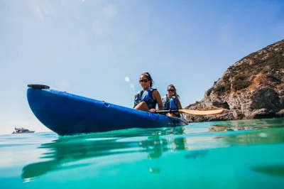 Paddle from sesimbra into arrábida’s caves and quiet coves, guided by locals. includes kayak gear, snack break on praia do ribeiro do cavalo, and photos sent after your tour.