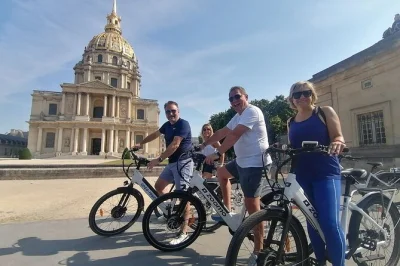 Sinta a energia de paris em um tour de e-bike em grupo pequeno, passando pela torre eiffel, grand palais e place de la concorde com guia local—capacete e bicicleta inclusos.