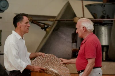 Step inside a 400-year-old house in sóller, taste olive oil from ancient groves, and enjoy mallorcan brunch with local wine—includes guide and easy access.