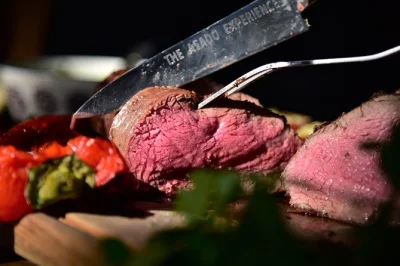 Descubre buenos aires en una casa centenaria con una clase de asado junto a mujeres parrilleras, aprendiendo a cocinar bife, degustando malbec y un postre tradicional incluido.