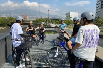 Feel medellin’s pulse on a city bike tour—botero plaza, pueblito paisa, local snacks, and organic coffee. includes guide, helmet, drinks, and all gear.