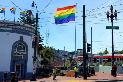 Erlebe san franciscos castro bei einer 2-stündigen lgbtq-tour mit lokalem guide. entdecke harvey milks kamera-laden und über 20 bedeutende orte voller geschichte.