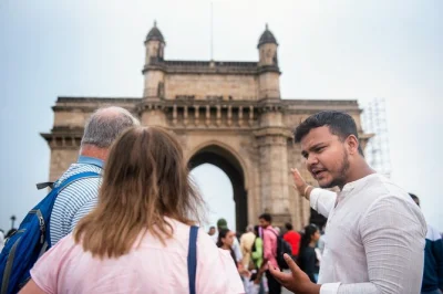 Descubra mumbai em um tour privado de meio dia: gateway of india, dhobi ghat, cst e mercados com guia local. inclui transporte e entradas.