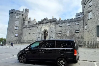 Prenota un tour privato in auto da dublino a kilkenny castle e waterford crystal. include biglietti, trasporto di lusso e pranzo locale. servizio di pick-up in hotel disponibile.