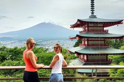 Descubra o monte fuji em um passeio privado saindo de tóquio com guia em inglês, paradas no lago kawaguchi, pagoda chureito e traslado do hotel incluído.