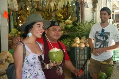 Descubra puerto morelos com um tour a pé pelos melhores pontos familiares, barracas de tacos e mercados de frutas frescas. comidas e bebidas inclusas.