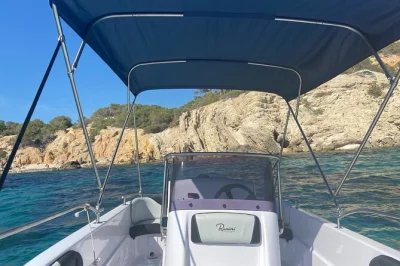 Feel the mediterranean breeze as you captain your own boat off santa ponsa, exploring hidden coves, snorkeling, and relaxing with a cool box included.