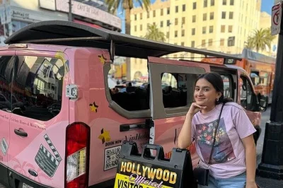 Sinta a energia de hollywood em um tour de 90 minutos num ônibus aberto. veja casas de celebridades, rodeo drive e walk of fame com guia local e áudio em 9 idiomas.