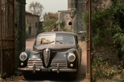 Explore as vilas do poderoso chefão perto de taormina, ouça histórias reais da máfia e saboreie um almoço com massa siciliana e vinho. inclui transporte e guia local.