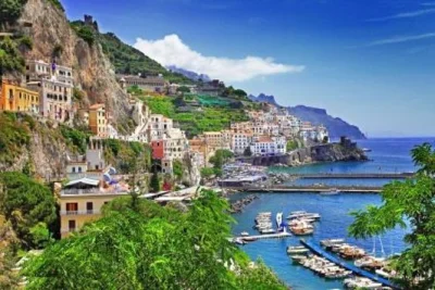 Descubre la costa amalfitana desde sorrento con un conductor privado—explora positano, amalfi y ravello a tu ritmo. incluye recogida en hotel y paradas flexibles.