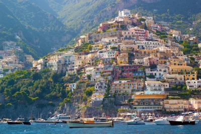 Erlebe sorrento, positano & amalfi bei einem privaten ausflug ab neapel. inklusive abholung am hafen, lokalem fahrer und flexiblen stopps entlang der küste.