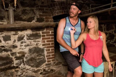 Follow a local guide through portland’s haunted pubs, hear wild ghost stories, and sample 5 local beers on this evening walking tour. includes beer tastings.