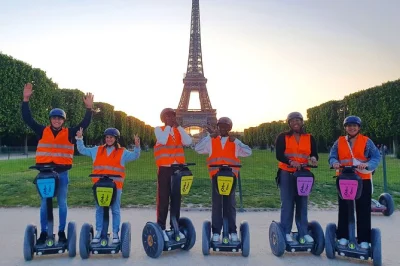 Erlebe paris nach einbruch der dunkelheit auf einer segway-tour vorbei am eiffelturm und mehr, mit fotopausen, spannenden geschichten und kompletter ausrüstung für deinen komfort.
