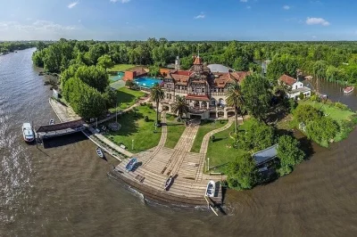 Relájate en un paseo en barco desde puerto madero hasta el delta del tigre, explora la catedral de san isidro y disfruta buenos aires desde el agua. reserva tu tour por el río tigre ahora.