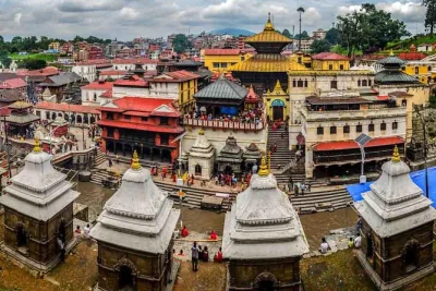 Scopri i siti unesco di kathmandu—pashupatinath, bouddhanath, patan durbar e swayambhunath—con guida locale e trasporto comodo. prenota ora.