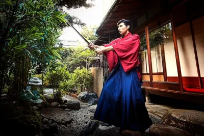 Vivencie a história dos samurais em tóquio—vista um hakama, aprenda técnicas com a espada e faça um tour guiado pelo museu samurai & ninja. inclui ingresso e guia especializado.