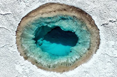 Descubre siwa oasis desde el cairo: nada en lagos salados, recorre dunas al atardecer y duerme bajo estrellas del desierto. incluye traslado, comidas y guía local.