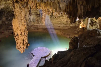 Scopri i cenotes suytun e oxman nello yucatan prima della folla, nuota in acque cristalline e passeggia per le vie di valladolid. trasporto privato, brunch e ingresso inclusi.