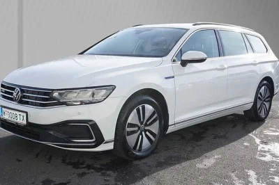 Trasferimento privato dall’aeroporto di vienna per 4 persone. viaggia comodo in station wagon, con consigli locali e viste panoramiche sulla città.