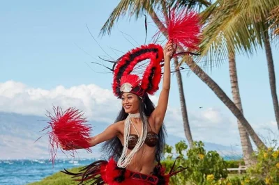 Vivez la magie de maui au te au moana luau : dîner traditionnel hawaïen, danses polynésiennes en live et un final époustouflant avec le spectacle de couteaux en feu. accueil avec lei inclus.