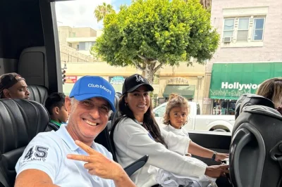 Sinta a energia de hollywood, passeie pela rodeo drive e conheça as histórias da sunset strip em um tour privado de ônibus aberto em los angeles. transporte exclusivo incluso.