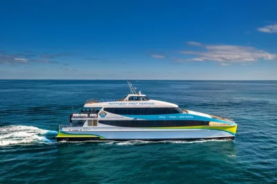 Découvrez l’air marin en ferry rapide depuis hillarys jusqu’à rottnest island, baladez-vous sur des plages paisibles, croisez des quokkas et profitez du parking gratuit et d’une option navette