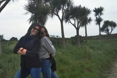 Scopri i segreti di howth con una guida locale, cammina su sentieri nascosti tra le scogliere, visita le rovine di st. mary’s abbey e il caratteristico villaggio, tutto a pochi minuti da dublino.