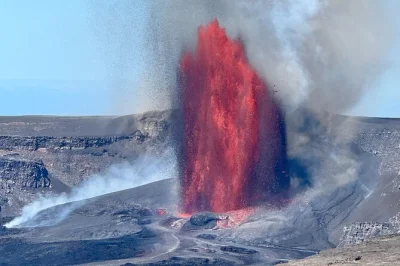 Descubre el volcán kilauea, recorre antiguos tubos de lava y disfruta del café fresco de hilo en una excursión en grupo pequeño con recogida en hotel o puerto.
