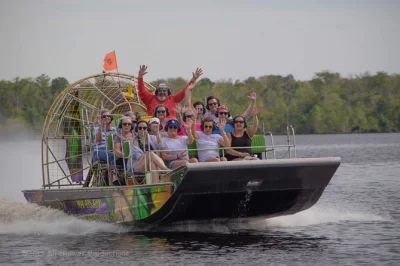 Découvrez l’excitation d’une balade en airboat guidée à st augustine, à la rencontre des alligators, lamantins et oiseaux sauvages le long de la rivière st johns. commentaire en direct et cas