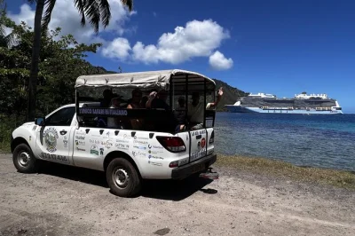 Explore moorea de 4x4 com guia local, conheça magic mountain, plantações de abacaxi e prove sucos fresquinhos. inclui traslado do porto para quem vem de cruzeiro.