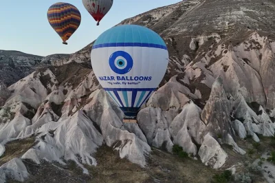 Sobrevuela los valles mágicos de göreme al amanecer, observa cómo inflan los globos en la calma de la mañana y celebra con champán tras aterrizar. incluye recogida en hotel y certificado de vuelo