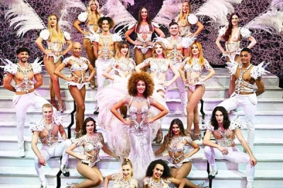 Erlebe pariser nachtleben mit paradis latin cabaret, 3-gänge-menü von guy savoy, wein & champagner inklusive. flexible sitzplätze buchbar.