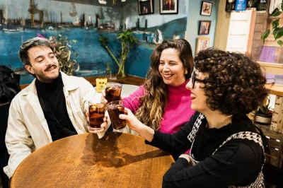 Porto, pastel de nata, petiscos, bifana e vino porto: scopri i sapori locali con una guida esperta. include snack, bevande e pranzo.