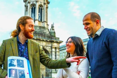 Scopri dublino con una guida irlandese simpatica, visita trinity college e il book of kells, più grafton street e temple bar. incluso il pick-up in hotel.